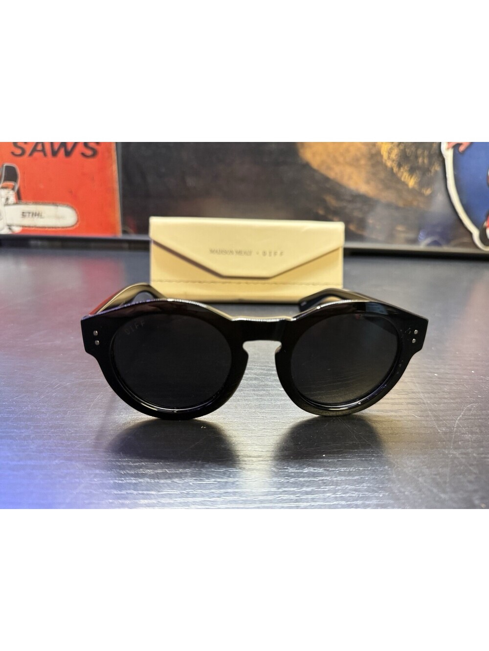 Madison Mealy x DIFF Black Round Polarized Sunglasses DE01-0732 w/ Case